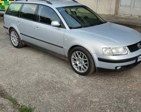 Серый Фольксваген Пассат, объемом двигателя 1.8 л и пробегом 370 тыс. км за 3500 $, фото 1 на Automoto.ua