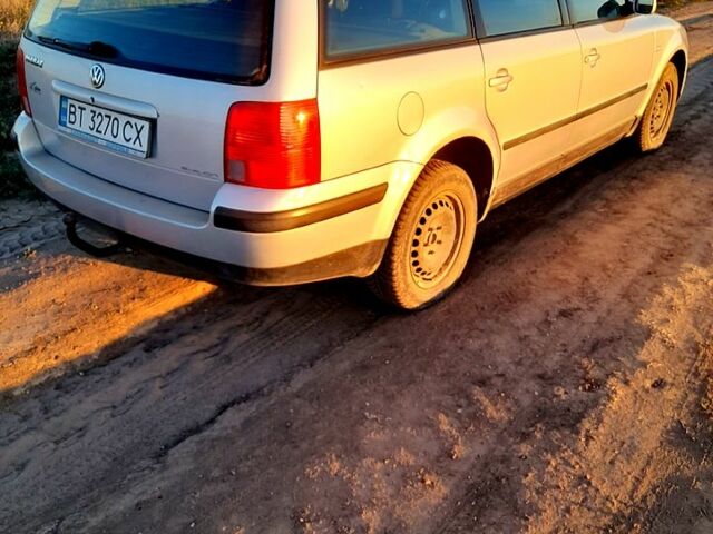 Сірий Фольксваген Пассат, об'ємом двигуна 1.6 л та пробігом 280 тис. км за 4580 $, фото 1 на Automoto.ua