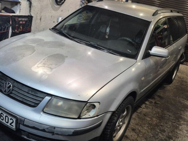 Сірий Фольксваген Пассат, об'ємом двигуна 0 л та пробігом 300 тис. км за 999 $, фото 1 на Automoto.ua