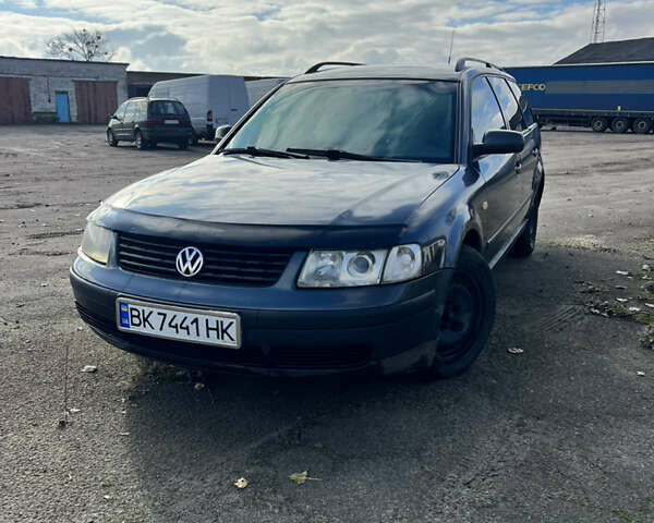 Серый Фольксваген Пассат, объемом двигателя 1.9 л и пробегом 350 тыс. км за 3300 $, фото 1 на Automoto.ua