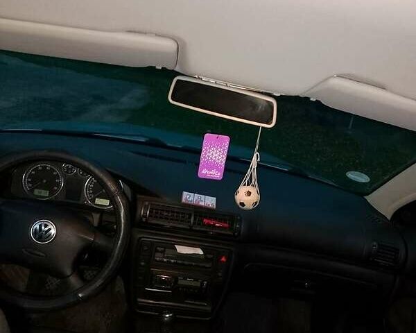 Серый Фольксваген Пассат, объемом двигателя 1.6 л и пробегом 267 тыс. км за 4500 $, фото 1 на Automoto.ua