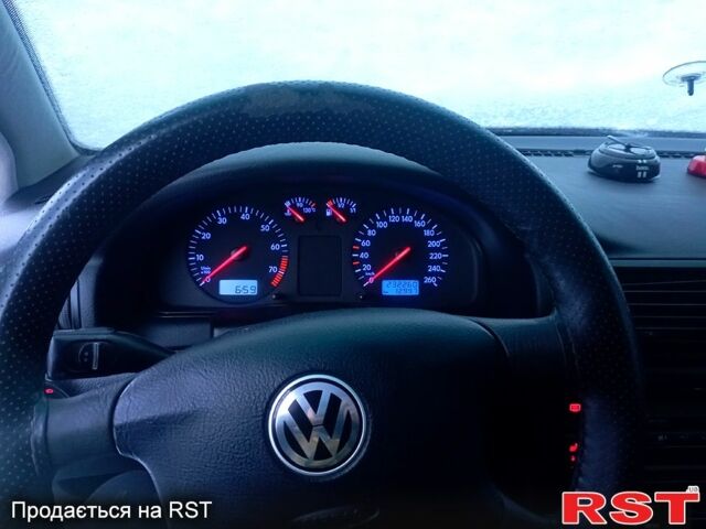 Серый Фольксваген Пассат, объемом двигателя 1.8 л и пробегом 220 тыс. км за 2700 $, фото 1 на Automoto.ua