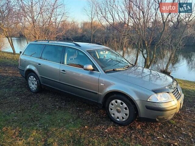 Серый Фольксваген Пассат, объемом двигателя 1.6 л и пробегом 300 тыс. км за 4800 $, фото 1 на Automoto.ua