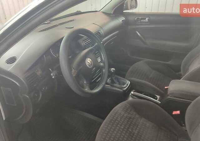 Серый Фольксваген Пассат, объемом двигателя 1.9 л и пробегом 299 тыс. км за 4050 $, фото 1 на Automoto.ua