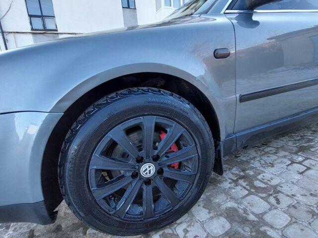 Сірий Фольксваген Пассат, об'ємом двигуна 2 л та пробігом 296 тис. км за 4200 $, фото 1 на Automoto.ua