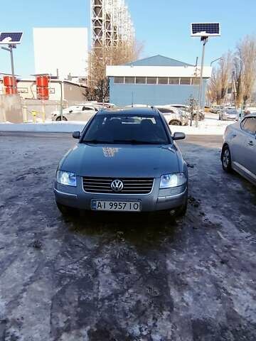 Серый Фольксваген Пассат, объемом двигателя 2.5 л и пробегом 458 тыс. км за 5600 $, фото 1 на Automoto.ua