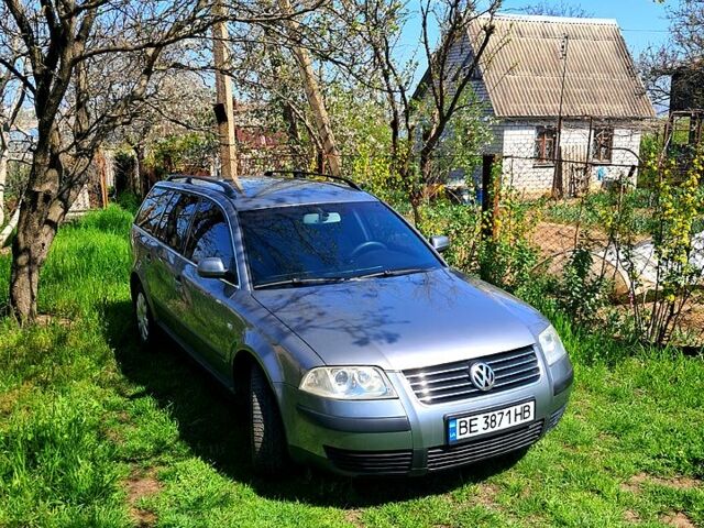 Серый Фольксваген Пассат, объемом двигателя 1.6 л и пробегом 204 тыс. км за 5600 $, фото 1 на Automoto.ua