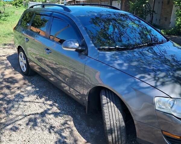 Сірий Фольксваген Пассат, об'ємом двигуна 1.6 л та пробігом 297 тис. км за 6100 $, фото 1 на Automoto.ua