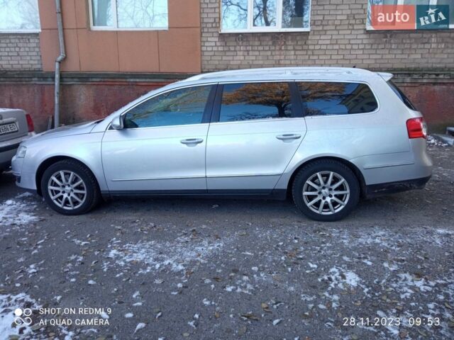 Серый Фольксваген Пассат, объемом двигателя 1.6 л и пробегом 270 тыс. км за 5000 $, фото 1 на Automoto.ua