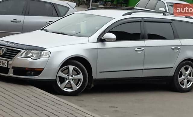 Серый Фольксваген Пассат, объемом двигателя 1.6 л и пробегом 275 тыс. км за 5600 $, фото 1 на Automoto.ua