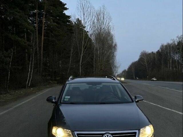 Серый Фольксваген Пассат, объемом двигателя 2 л и пробегом 290 тыс. км за 2000 $, фото 1 на Automoto.ua