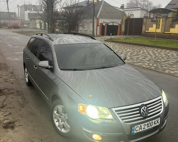 Серый Фольксваген Пассат, объемом двигателя 2 л и пробегом 230 тыс. км за 7500 $, фото 1 на Automoto.ua