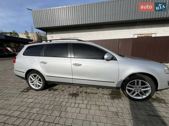 Серый Фольксваген Пассат, объемом двигателя 2 л и пробегом 175 тыс. км за 6000 $, фото 1 на Automoto.ua