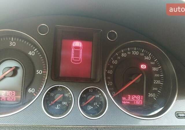 Серый Фольксваген Пассат, объемом двигателя 2 л и пробегом 300 тыс. км за 6000 $, фото 1 на Automoto.ua