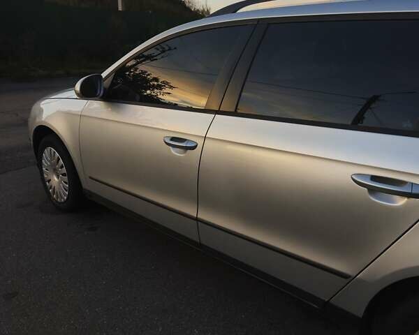 Сірий Фольксваген Пассат, об'ємом двигуна 1.6 л та пробігом 222 тис. км за 5000 $, фото 1 на Automoto.ua