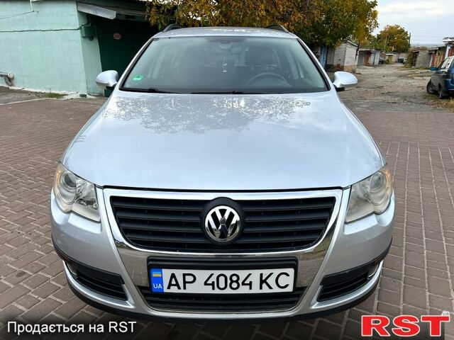 Серый Фольксваген Пассат, объемом двигателя 1.6 л и пробегом 233 тыс. км за 4899 $, фото 1 на Automoto.ua