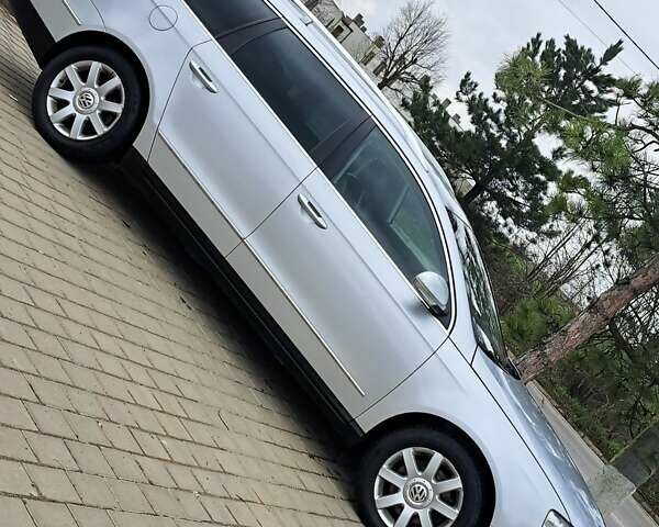 Серый Фольксваген Пассат, объемом двигателя 2 л и пробегом 292 тыс. км за 7000 $, фото 1 на Automoto.ua