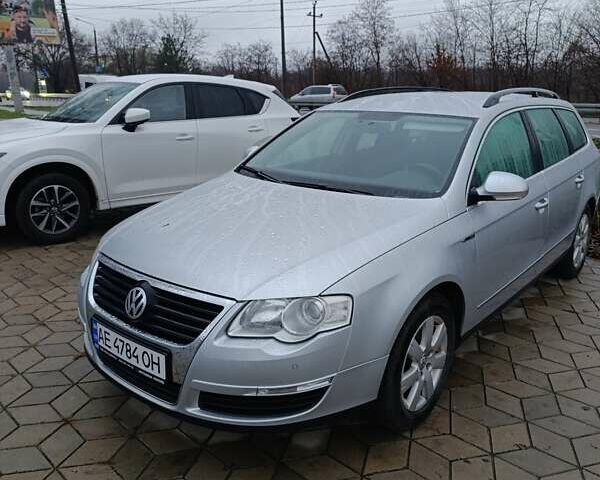 Серый Фольксваген Пассат, объемом двигателя 1.8 л и пробегом 240 тыс. км за 6750 $, фото 1 на Automoto.ua