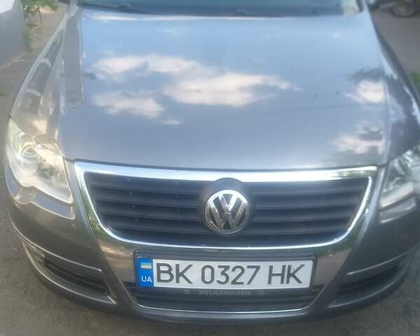 Серый Фольксваген Пассат, объемом двигателя 1.97 л и пробегом 100 тыс. км за 6700 $, фото 1 на Automoto.ua