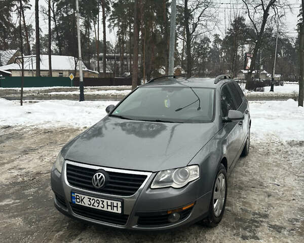 Серый Фольксваген Пассат, объемом двигателя 1.97 л и пробегом 318 тыс. км за 5200 $, фото 1 на Automoto.ua
