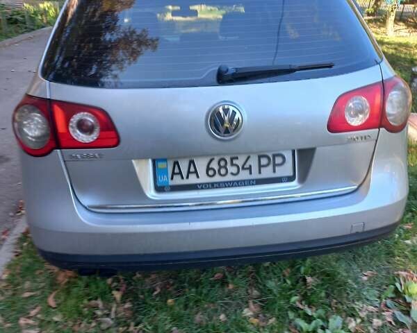 Фольксваген Пассат 2007 у Києві на Automoto.ua Сірий Фольксваген Пассат, об'ємом двигуна 1.97 л та пробігом 230 тис. км за 5800 $, фото 1 на Automoto.ua