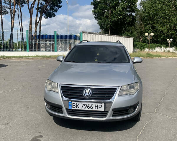 Серый Фольксваген Пассат, объемом двигателя 1.97 л и пробегом 325 тыс. км за 5600 $, фото 1 на Automoto.ua