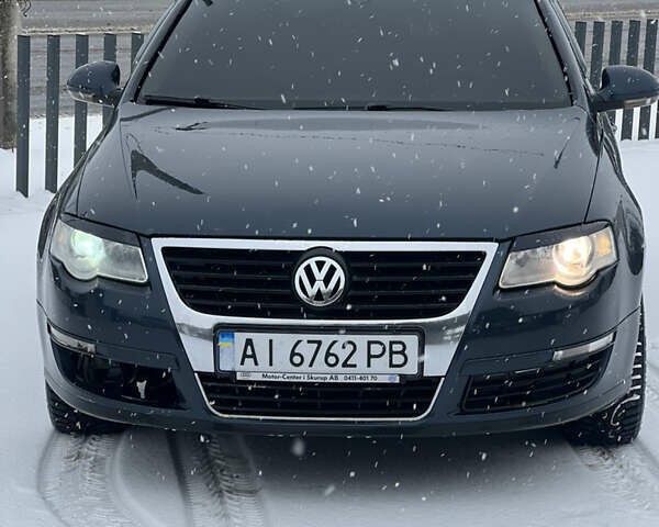 Серый Фольксваген Пассат, объемом двигателя 1.8 л и пробегом 300 тыс. км за 6800 $, фото 1 на Automoto.ua