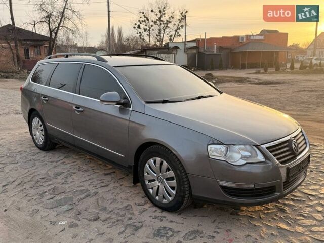 Серый Фольксваген Пассат, объемом двигателя 2 л и пробегом 248 тыс. км за 4999 $, фото 1 на Automoto.ua