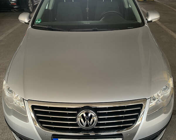 Серый Фольксваген Пассат, объемом двигателя 1.97 л и пробегом 243 тыс. км за 8000 $, фото 1 на Automoto.ua