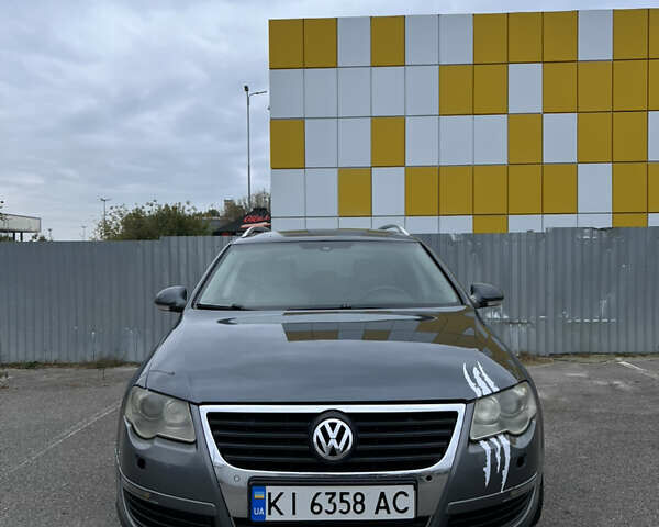 Серый Фольксваген Пассат, объемом двигателя 1.97 л и пробегом 300 тыс. км за 5000 $, фото 1 на Automoto.ua