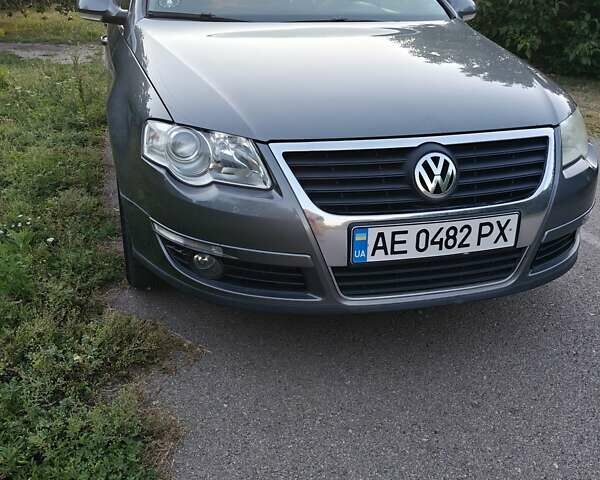 Серый Фольксваген Пассат, объемом двигателя 2 л и пробегом 304 тыс. км за 4900 $, фото 1 на Automoto.ua