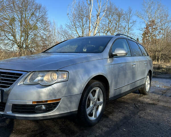 Серый Фольксваген Пассат, объемом двигателя 0 л и пробегом 270 тыс. км за 3399 $, фото 1 на Automoto.ua