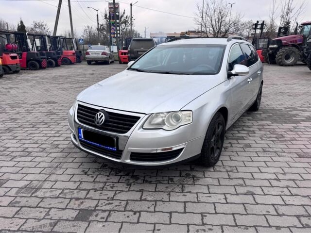 Серый Фольксваген Пассат, объемом двигателя 1.6 л и пробегом 261 тыс. км за 2299 $, фото 1 на Automoto.ua