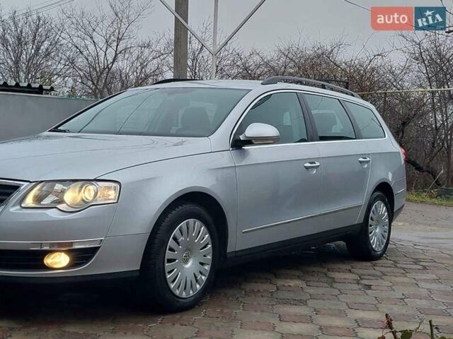 Серый Фольксваген Пассат, объемом двигателя 1.6 л и пробегом 249 тыс. км за 6650 $, фото 1 на Automoto.ua