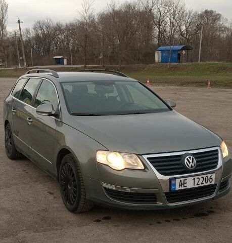Серый Фольксваген Пассат, объемом двигателя 1.9 л и пробегом 255 тыс. км за 3069 $, фото 1 на Automoto.ua