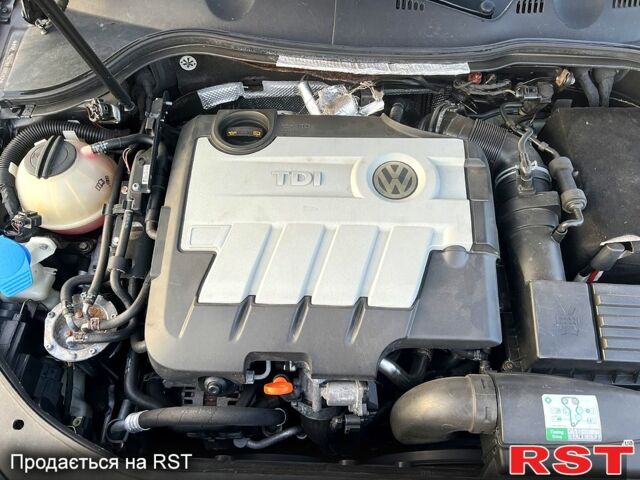 Серый Фольксваген Пассат, объемом двигателя 2 л и пробегом 277 тыс. км за 5500 $, фото 1 на Automoto.ua