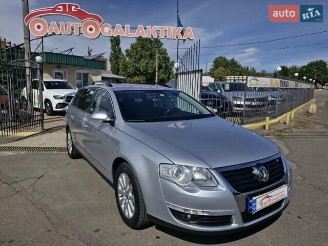 Серый Фольксваген Пассат, объемом двигателя 1.8 л и пробегом 243 тыс. км за 7299 $, фото 1 на Automoto.ua