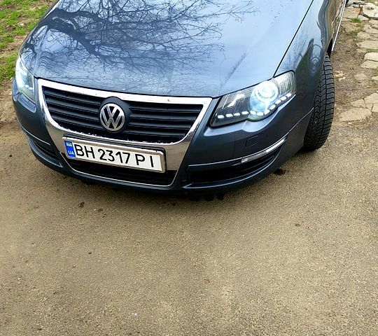 Серый Фольксваген Пассат, объемом двигателя 2 л и пробегом 250 тыс. км за 7000 $, фото 1 на Automoto.ua