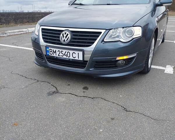 Серый Фольксваген Пассат, объемом двигателя 1.6 л и пробегом 238 тыс. км за 8000 $, фото 1 на Automoto.ua