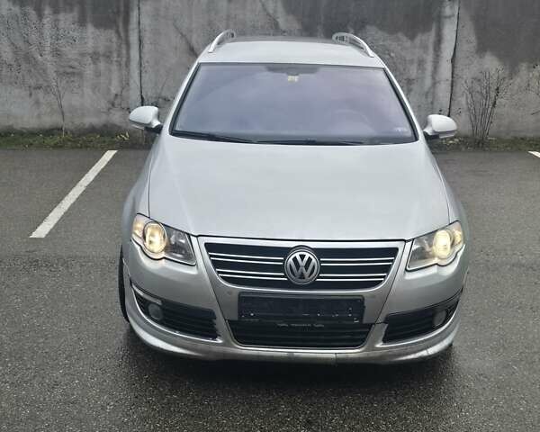 Серый Фольксваген Пассат, объемом двигателя 1.97 л и пробегом 348 тыс. км за 8000 $, фото 1 на Automoto.ua