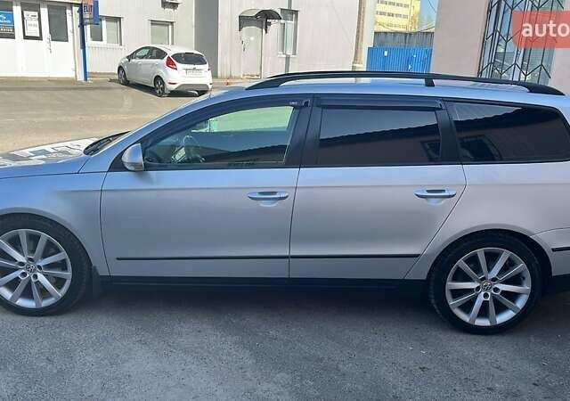 Серый Фольксваген Пассат, объемом двигателя 1.8 л и пробегом 250 тыс. км за 7500 $, фото 1 на Automoto.ua