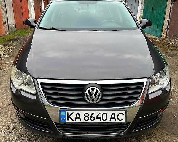 Серый Фольксваген Пассат, объемом двигателя 2 л и пробегом 220 тыс. км за 7800 $, фото 1 на Automoto.ua