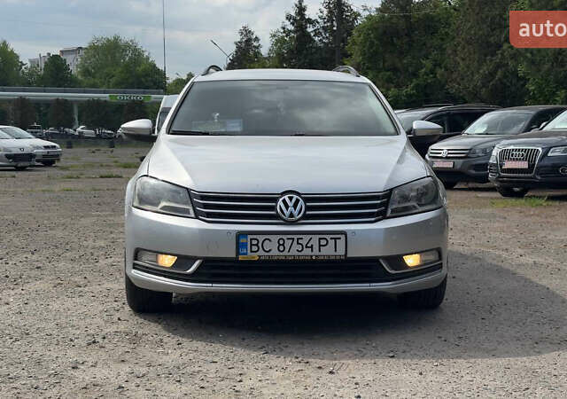Серый Фольксваген Пассат, объемом двигателя 1.6 л и пробегом 300 тыс. км за 9000 $, фото 1 на Automoto.ua