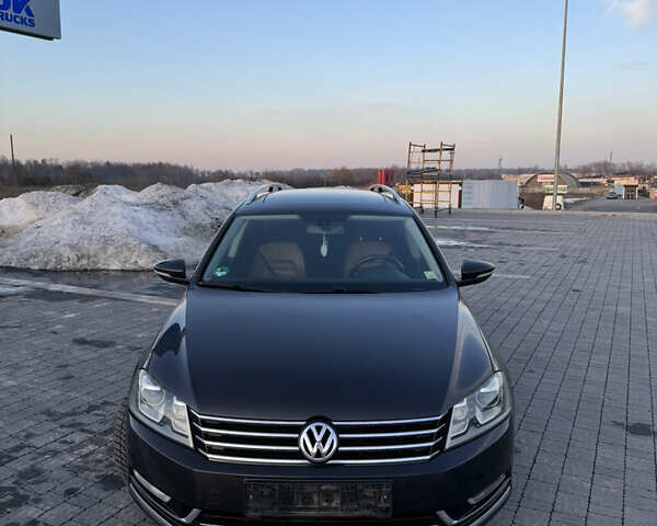 Серый Фольксваген Пассат, объемом двигателя 2 л и пробегом 305 тыс. км за 12700 $, фото 1 на Automoto.ua