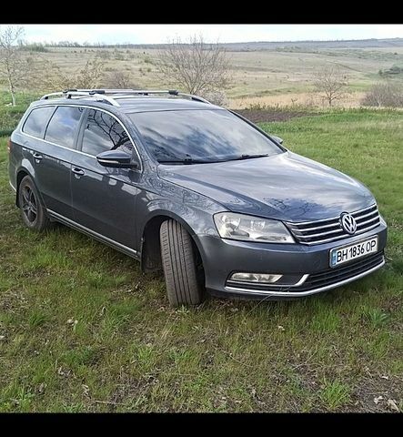 Серый Фольксваген Пассат, объемом двигателя 1.6 л и пробегом 260 тыс. км за 8500 $, фото 1 на Automoto.ua