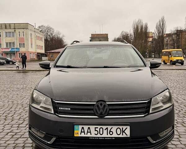 Серый Фольксваген Пассат, объемом двигателя 1.6 л и пробегом 493 тыс. км за 7999 $, фото 1 на Automoto.ua