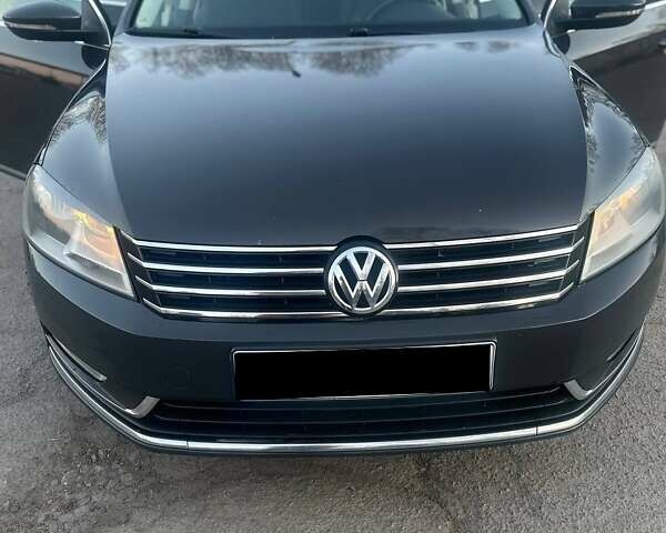 Серый Фольксваген Пассат, объемом двигателя 1.6 л и пробегом 332 тыс. км за 10500 $, фото 1 на Automoto.ua