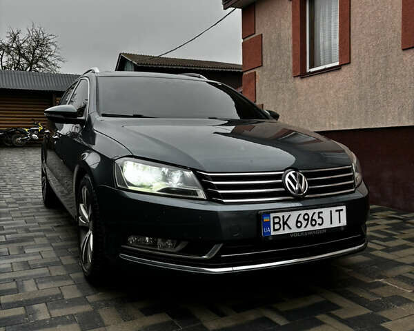 Серый Фольксваген Пассат, объемом двигателя 1.6 л и пробегом 250 тыс. км за 9200 $, фото 1 на Automoto.ua