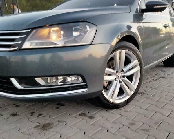 Серый Фольксваген Пассат, объемом двигателя 1.6 л и пробегом 250 тыс. км за 9600 $, фото 1 на Automoto.ua