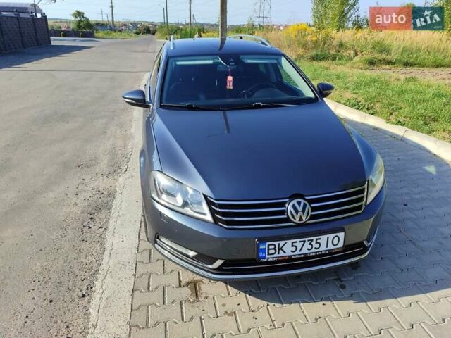 Серый Фольксваген Пассат, объемом двигателя 1.97 л и пробегом 300 тыс. км за 12000 $, фото 1 на Automoto.ua